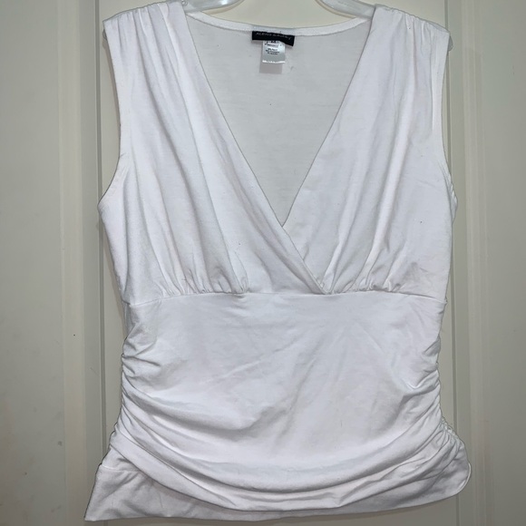 Sleevless casual top - Picture 1 of 3